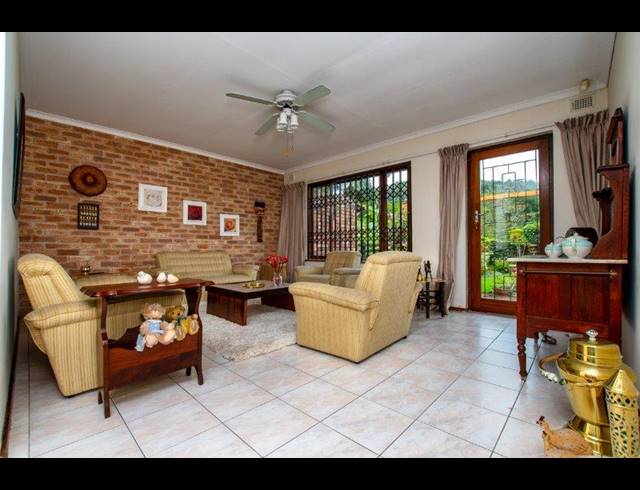 1 BEDROOM SIMPLEX SOLD IN COWIES HILL
